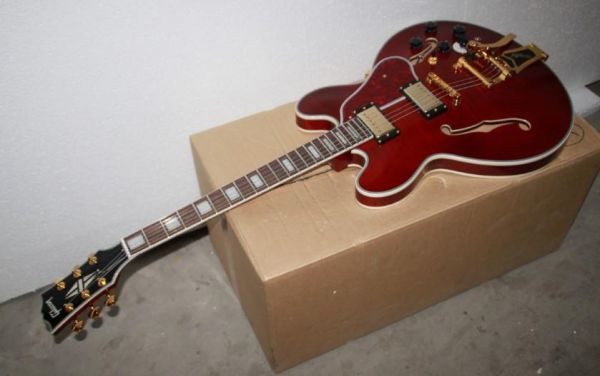 Guitarra ES 335 com o case
