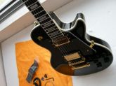 Guitarra Les Paul Black com o case.