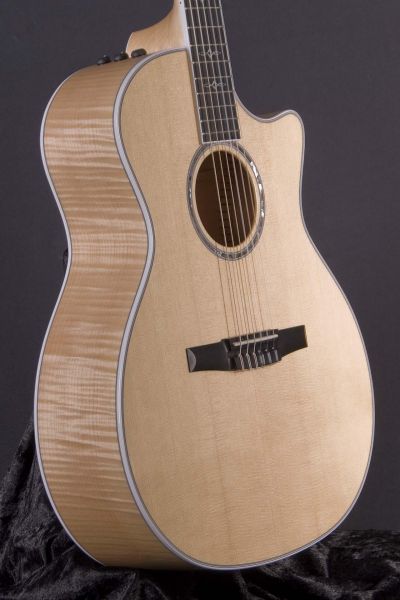 VIOLÃO TAYLOR COM O CASE